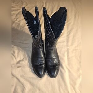 SOLD. Ariat Black Leather Western Cowboy Boots Women’s 9C Wide